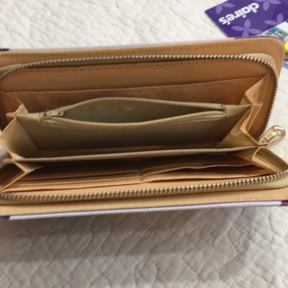 Spacious Wallet - Picture 5 of 6